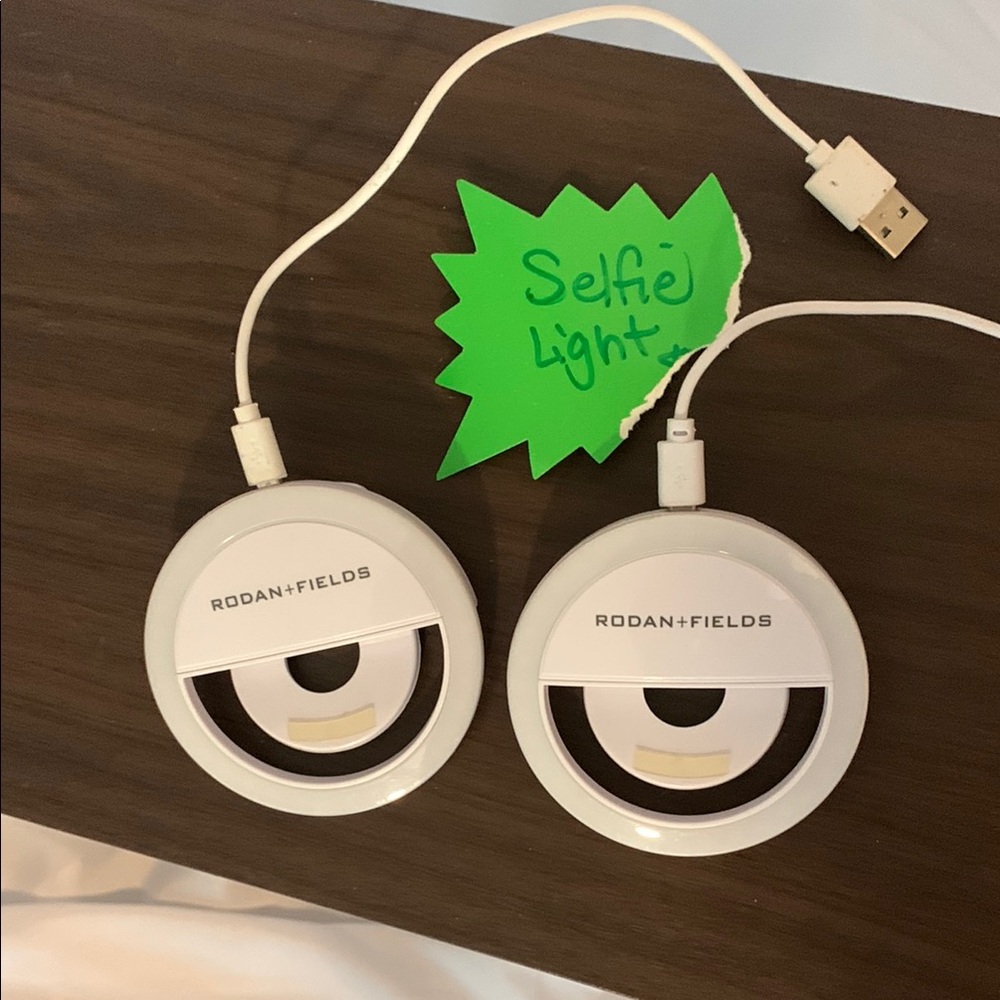 Rodan + Fields Dual White Selfie Light